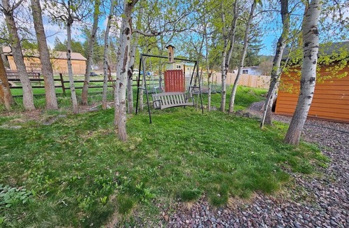 Martin City House | 10 minutes to Glacier! Family-friendly home with porch & swing