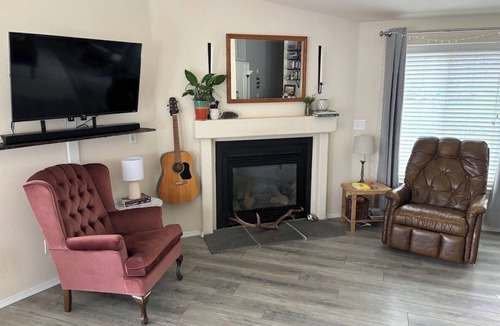 Martin City House | 10 minutes to Glacier! Family-friendly home with porch & swing