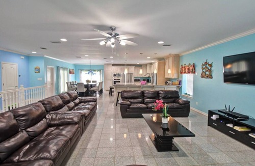 South Padre Island House | 10% Off, EVCharger, 100' To Beach, South Padre Island