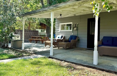 Manhattan House | 100 year old Montana Cottage!