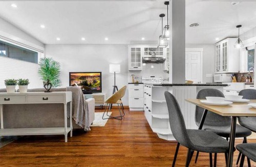 East Lake Hills House | 1000 m² House ∙ 3 bedrooms ∙ 6 guests