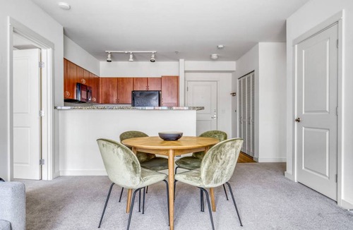 West Bellevue Apartment | 102 m² Apartment ∙ 2 bedrooms ∙ 4 guests