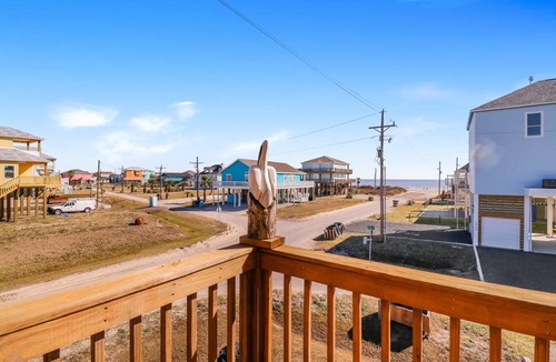 Crystal Beach House | 102 m² House ∙ 3 bedrooms ∙ 11 guests