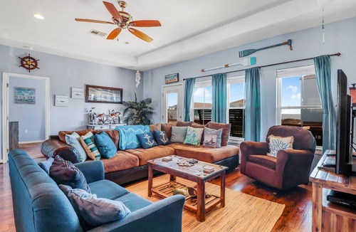Crystal Beach House | 102 m² House ∙ 3 bedrooms ∙ 11 guests
