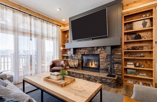 Victor Condo | 104 m² Condo ∙ 2 bedrooms ∙ 5 guests
