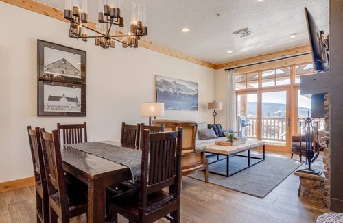 Victor Condo | 104 m² Condo ∙ 2 bedrooms ∙ 5 guests