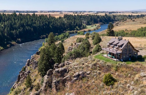 Ashton House | 107 m² House ∙ 2 bedrooms ∙ 7 guests