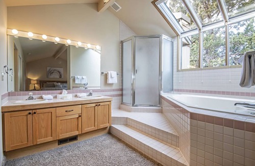 Redmond Condo | 109 m² Condo ∙ 2 bedrooms ∙ 6 guests