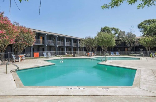 St. Johns Apartment | [11] ATX Studio: 1 Queen, Access to Gym & Laundry