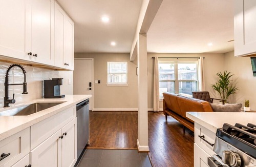 Neartown Apartment | (11) Modern July Comforts – 10% Off Limited Time!