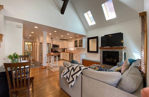 North Park City House | 112 m² House ∙ 3 bedrooms ∙ 6 guests