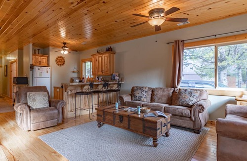 Island Park Cabin | 113 m² Cabin ∙ 2 bedrooms ∙ 8 guests