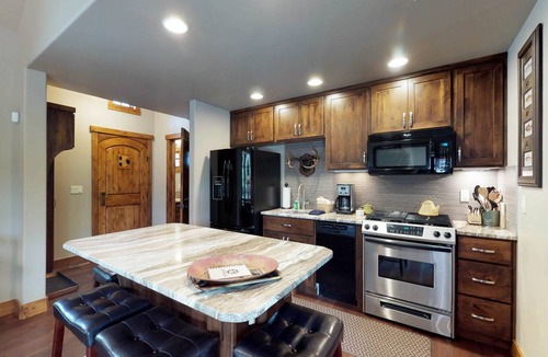 Tamarack Resort Cottage | 116 m² Cabin ∙ 2 bedrooms ∙ 6 guests