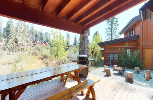 Tamarack Resort Cottage | 116 m² Cabin ∙ 2 bedrooms ∙ 6 guests