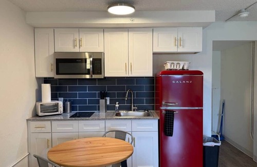 St. Johns Apartment | [12] ATX Studio: 1 Queen, Courtyard View