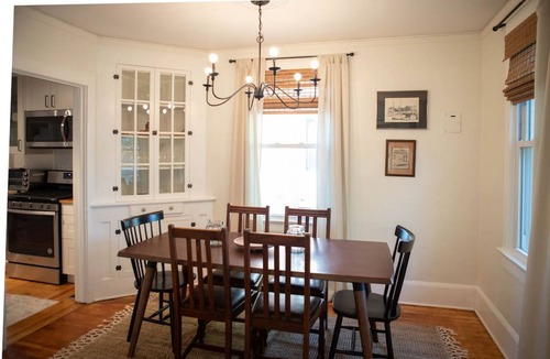 Earlewood House | 1215 Beaufort · Cozy Blue Door Farmhouse close to USC & Ft.Jacksn