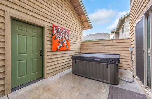 Dover Bay Condo | 128 m² Condo ∙ 2 bedrooms ∙ 6 guests