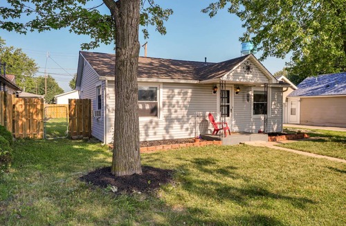 Russells Point Cottage | 129 m² Cabin ∙ 2 bedrooms ∙ 6 guests