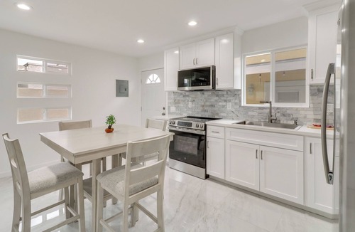 Pacoima House | 13 Mi to Universal Studios: Renovated Cottage!