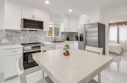 Pacoima House | 13 Mi to Universal Studios: Renovated Cottage!