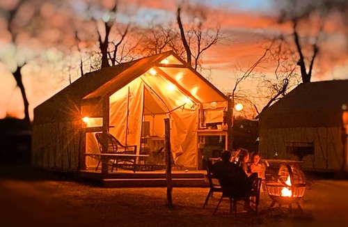 Prairie Lea House | #13 Son's Blue River Camp Glamping Cabin w/1 Queen, 1 Twin
