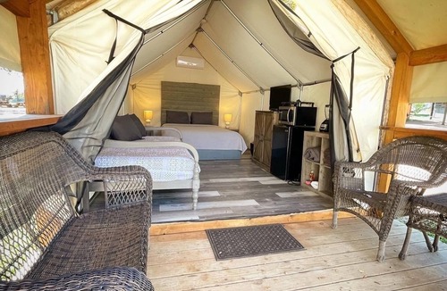 Prairie Lea House | #13 Son's Blue River Camp Glamping Cabin w/1 Queen, 1 Twin