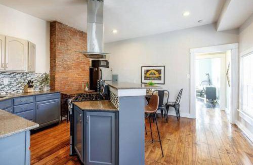 Mount Auburn Apartment | 135 m² Apartment ∙ 2 bedrooms ∙ 7 guests