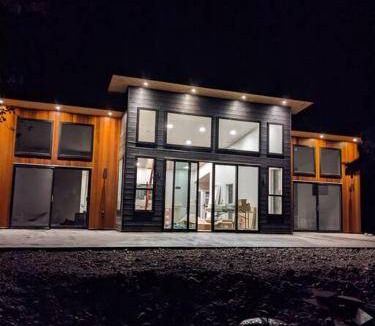 Woods Bay House | 135 m² House ∙ 2 bedrooms ∙ 4 guests