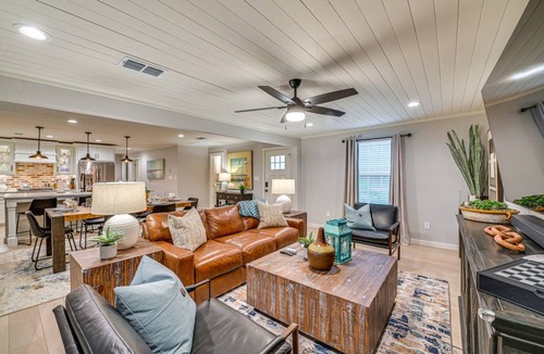 Pilot Point House | 136 m² House ∙ 3 bedrooms ∙ 9 guests