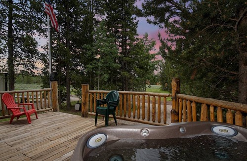 Island Park Cabin | 138 m² Cabin ∙ 3 bedrooms ∙ 8 guests