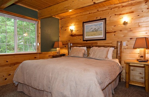 Island Park Cabin | 138 m² Cabin ∙ 3 bedrooms ∙ 8 guests