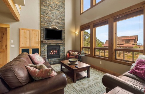 Powell Butte Cabin | 139 m² Cabin ∙ 2 bedrooms ∙ 8 guests