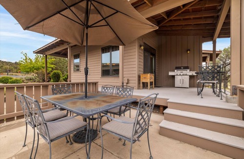 Powell Butte Cabin | 139 m² Cabin ∙ 2 bedrooms ∙ 8 guests