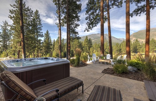 Hamilton Cabin | 14,000 sf Luxury Lodge with Incredible Views, Hot Tub, Indoor Pickleball and Gym