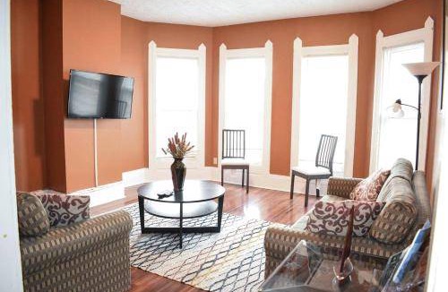 Detroit - Shoreway House | 14 m² House ∙ 7 bedrooms ∙ 16 guests