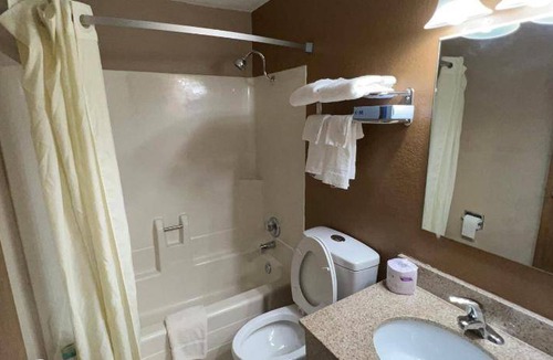 Dickinson Hotel | 144 m² Motel ∙ 4 guests