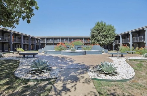 St. Johns Apartment | [15] ATX Studio: 1 Queen, Access to Gym & Laundry