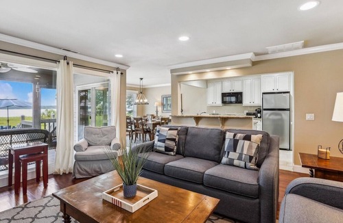 South Beach Villa | 15 Lands End ~ Enjoy Views of Calibogue Sound from Private Deck