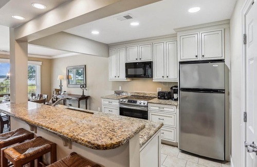 South Beach Villa | 15 Lands End ~ Enjoy Views of Calibogue Sound from Private Deck