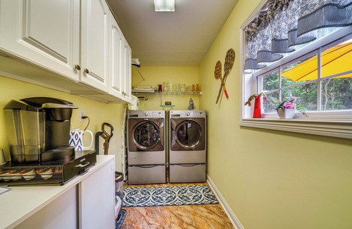 Jeffersontown House | 15 Mi to Louisville: Family Home w/Private Yard!
