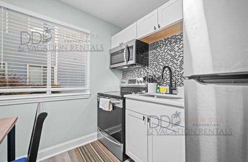 Biloxi Condo | 15 Oak Shores STUDIO Just a short walk to the beach.