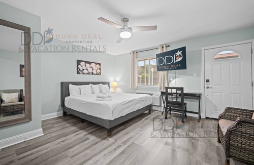 Biloxi Condo | 15 Oak Shores STUDIO Just a short walk to the beach.