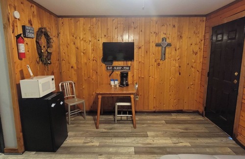 Uncertain Cabin | #16 TalleyWhacker