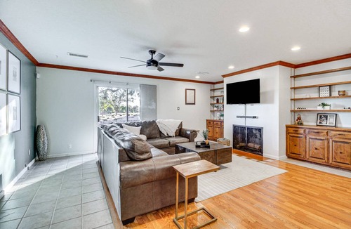 Paradise Hills Civic Apartment | 167 m² Apartment ∙ 2 bedrooms ∙ 4 guests