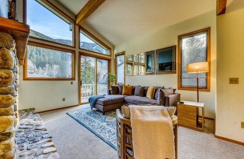 Warm Springs Condo | 175 m² Condo ∙ 2 bedrooms ∙ 8 guests