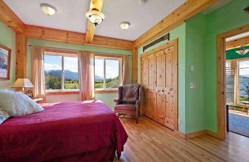 Island Park Cabin | 177 m² Cabin ∙ 4 bedrooms ∙ 9 guests