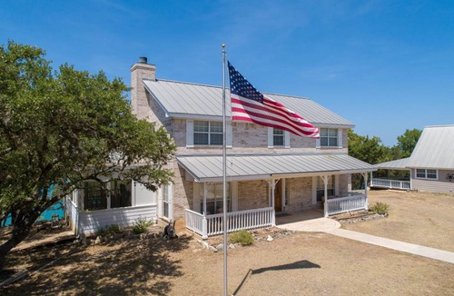 Canyon Lake House | 177 m² House ∙ 3 bedrooms ∙ 10 guests