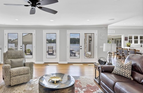 Lake Murray of Richland House | 18 SANDALS is a luxurious Lake Murray getaway with optional boat rental