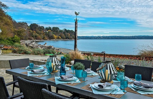 Burley House | 180 feet of low bank waterfront! Seclusion with incredible views of Mt Rainier