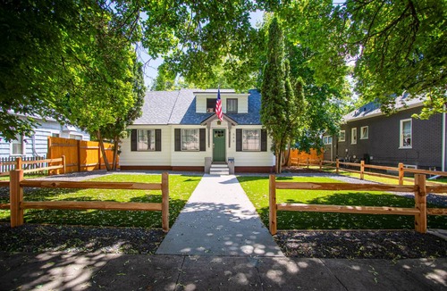 Garden District House | 180 m² House ∙ 2 bedrooms ∙ 6 guests